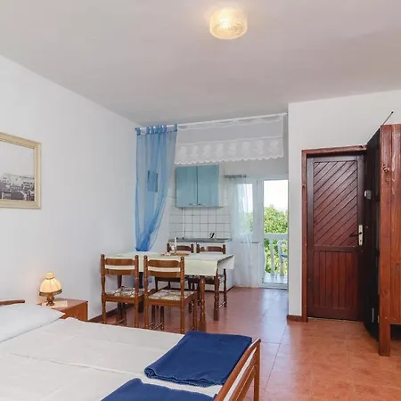 With Sea View I Apartman *